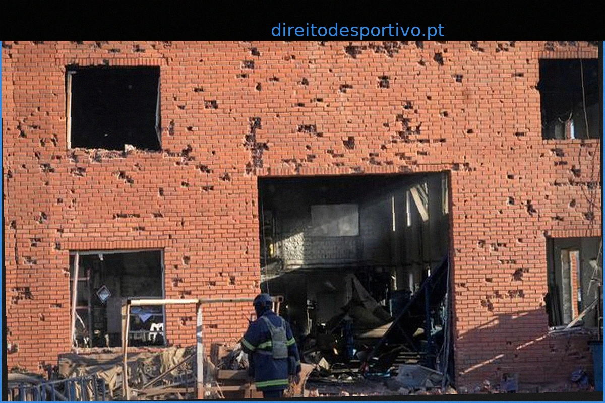 Ataque Russo na Ucrânia: Três Mortos em Ataques Aéreos a Subúrbio de Kiev