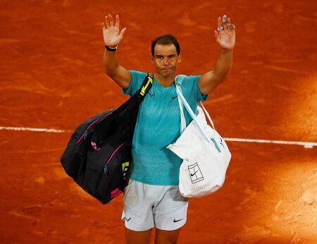 Rafael Nadal Emociona-se na Despedida de Roland Garros com Lendas do Desporto