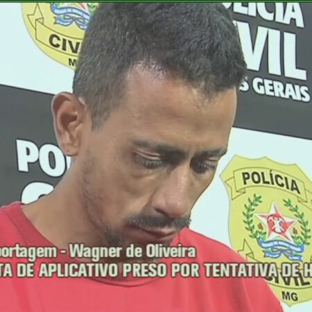 Motorista preso por tentativa de homicídio após carro atingir multidão em desfile do Liverpool