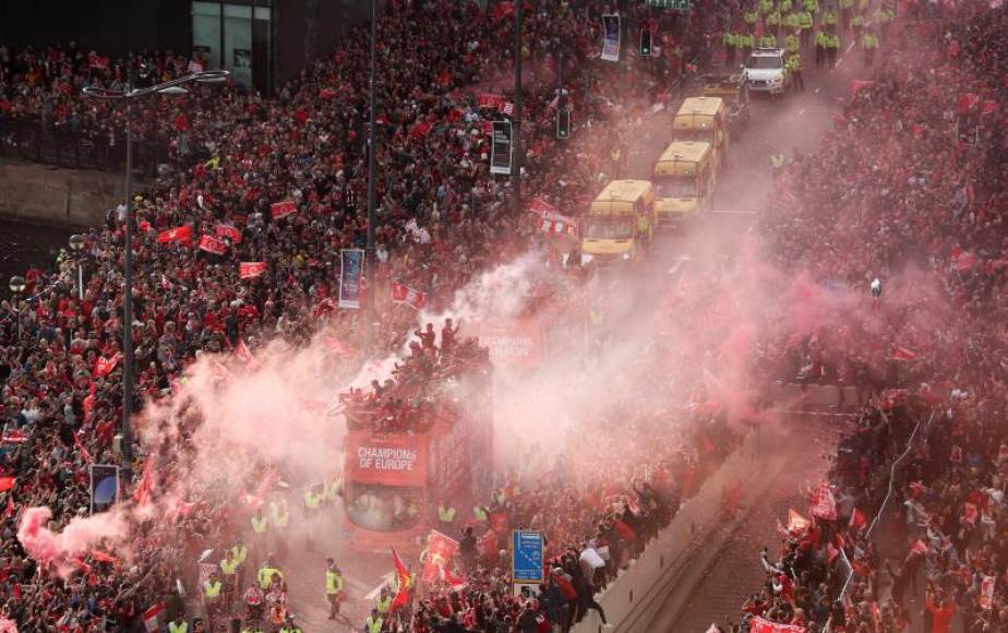 Preview Paul Doyle Acusado Após Carro Atingir Multidão em Parada do Liverpool