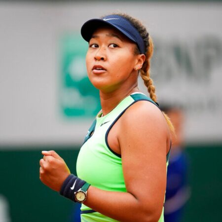 Naomi Osaka Considera Pausa no Ténis Após Mostrar Grave Lesão na Mão