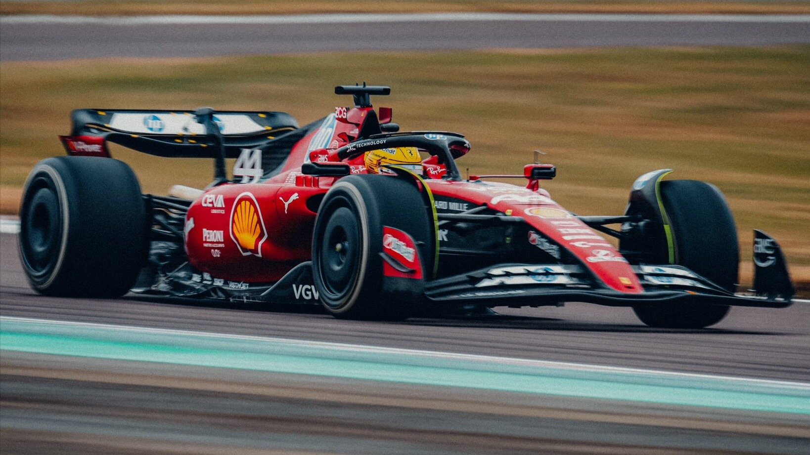 Preview Hamilton Responde às Críticas Sobre a Relação com o Engenheiro da Ferrari