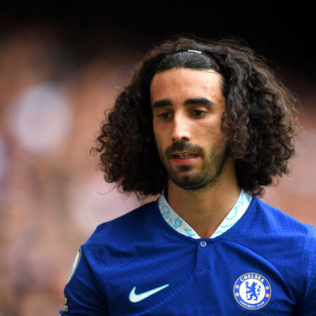 Jogador do Chelsea Marc Cucurella Filmado a Usar Telemóvel Enquanto Conduzia