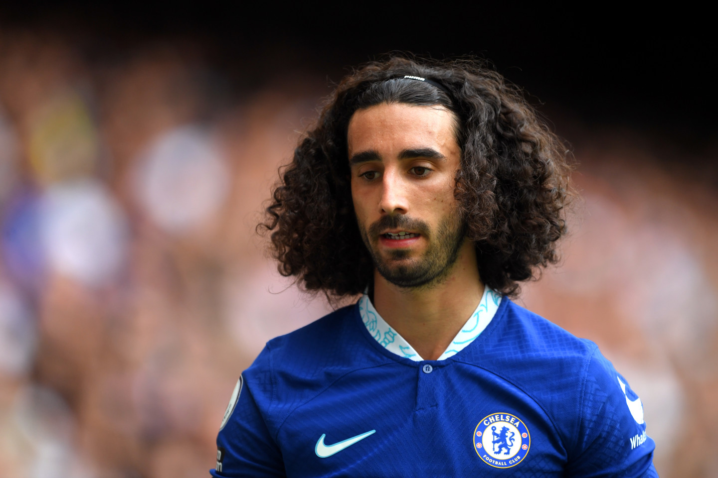 Preview Jogador do Chelsea Marc Cucurella Filmado a Usar Telemóvel Enquanto Conduzia