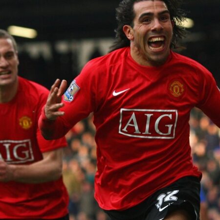 Adeptos do Man Utd furiosos com o que Carlos Tevez fez após marcar em Old Trafford no Soccer Aid