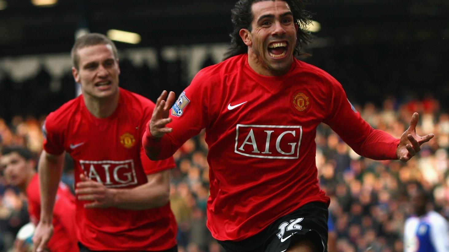 Preview Adeptos do Man Utd furiosos com o que Carlos Tevez fez após marcar em Old Trafford no Soccer Aid