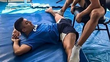 Preview Oito jogadores de futebol da mesma equipa levados para o hospital com 21 membros afetados por intoxicação alimentar grave