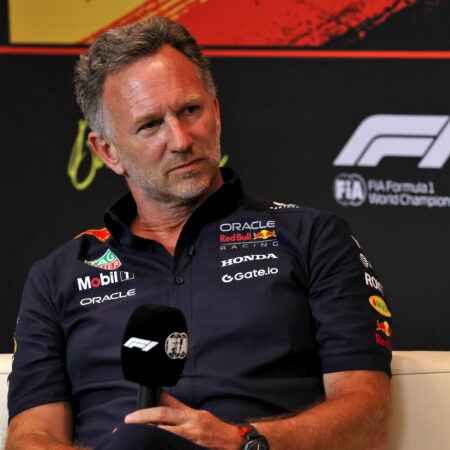 Horner: Max Verstappen “irritado” com especulações sobre a Mercedes
