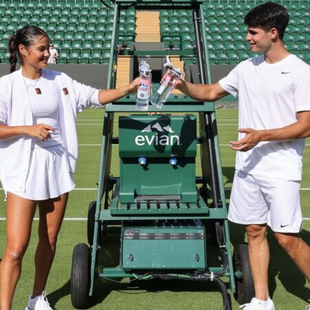 Emma Raducanu e Carlos Alcaraz mais próximos em fotos para marca de água