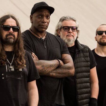 Polícia intervém no funeral de Diogo Jota após multidão fotografar sepultura