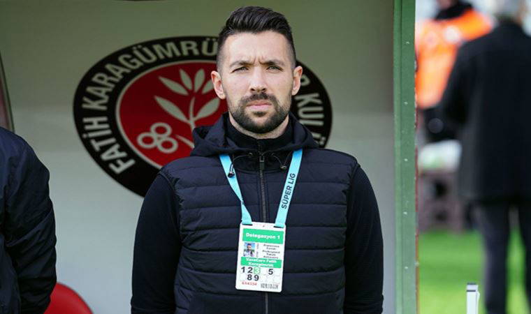Preview Farioli apresenta-se aos adeptos do FC Porto e salienta “espírito de sacrifício inegociável”