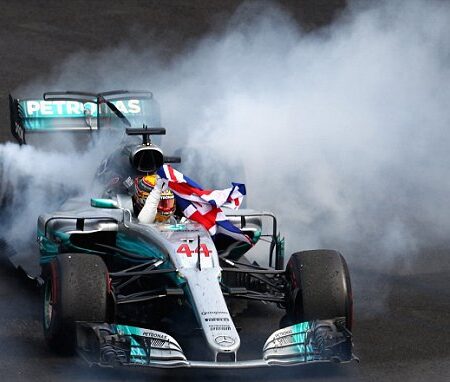 Hamilton Critica Carro e Estratégia Após Fim de Recorde em Silverstone
