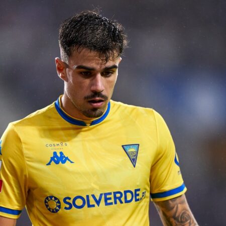 Tiago Parente renova com o Estoril até 2029