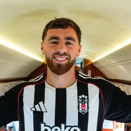 Saída de Orkun Kökcü do Benfica para o Besiktas oficializada