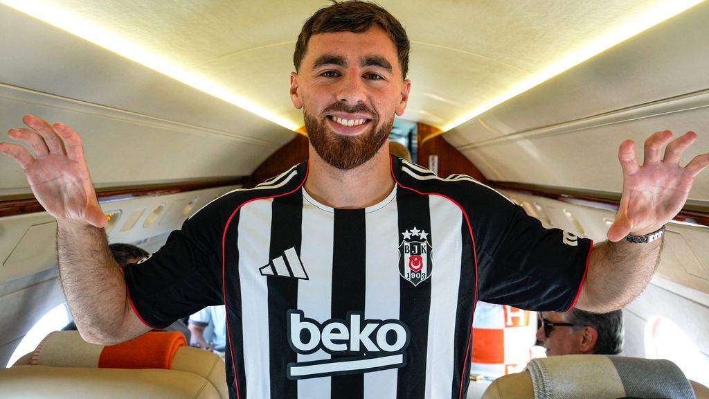 Preview Besiktas prepara apresentação de Kokçu