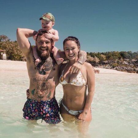 Conor McGregor Apanhado em Beijo Polémico na Praia sem a Noiva Dee Devlin