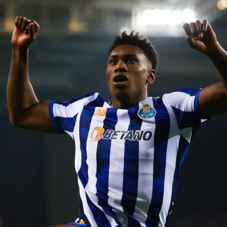 FC Porto: Desejo de Farioli por Kenneth Taylor implica investimento avultado