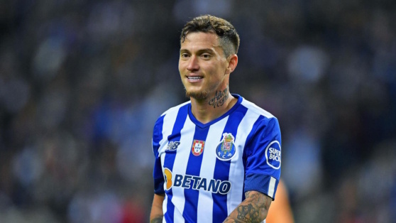 Preview Otávio Pondera Permanência no FC Porto Devido a Farioli, Apesar de Proposta do Paris FC