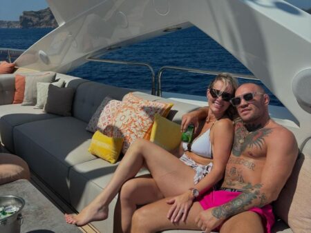 Conor McGregor e Dee Devlin: Amor em Alto Mar Após Polêmica na Praia