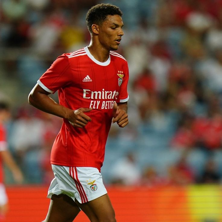 Preview Benfica: Alexander Bah Submetido a Cirurgia no Joelho Esquerdo