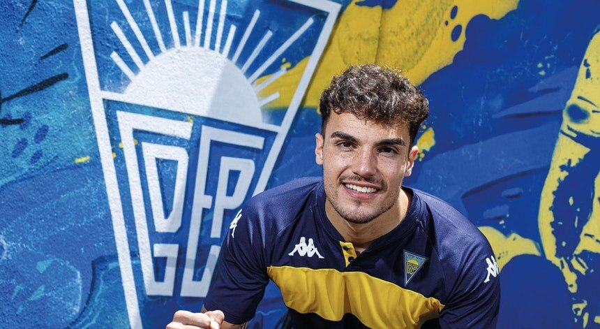Preview Ferro Perto de Ser Oficializado no Estoril Praia